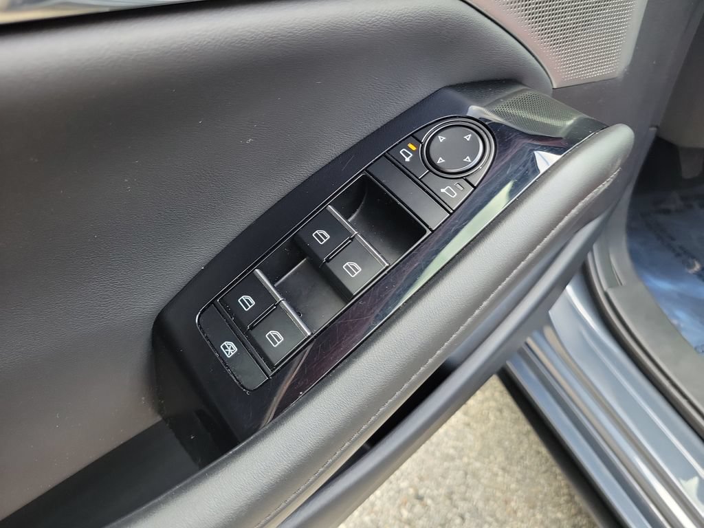 Used 2025 MAZDA MAZDA3 2.5 S Hatchback w/ Premium Pkg FWD image 21