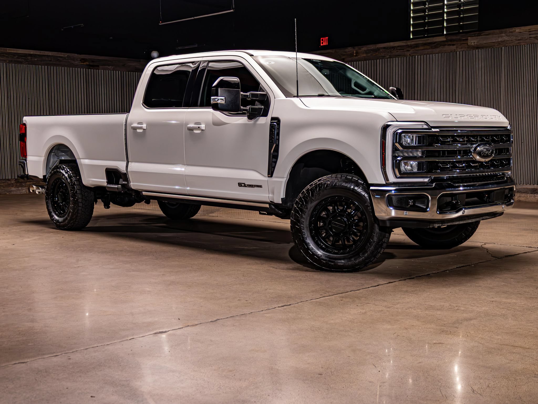Used 2025 Ford F350 Lariat w/ Lariat Ultimate Package AWD/4WD image 1