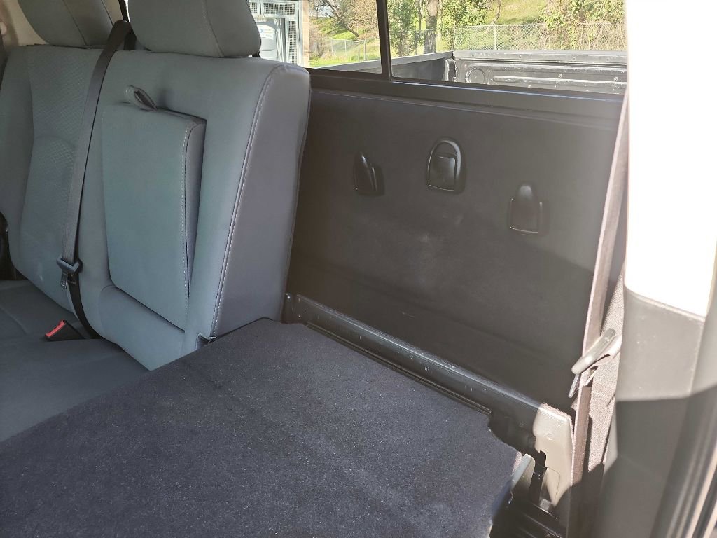 Used 2018 RAM 2500 SLT w/ Luxury Group image 33