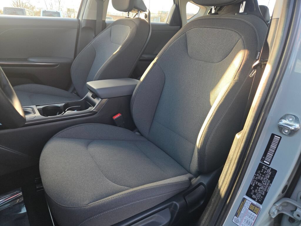 Used 2025 Kia K4 FWD image 27