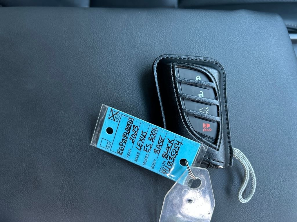 Used 2023 Lexus ES 300h w/ Premium Package image 28