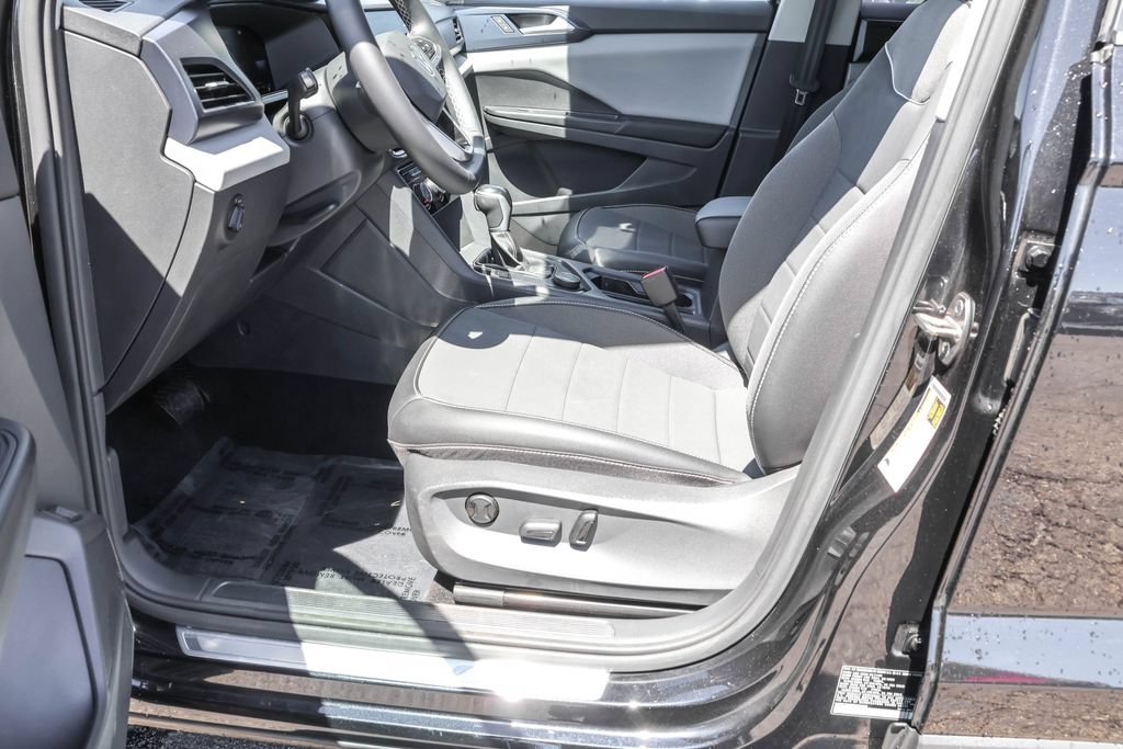 Certified 2023 Volkswagen Taos SE w/ Panoramic Sunroof Package AWD/4WD image 17