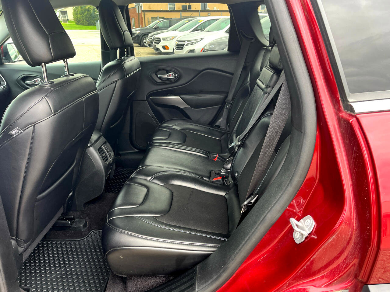 Used 2019 Jeep Cherokee Latitude Plus w/ Cold Weather Group image 16