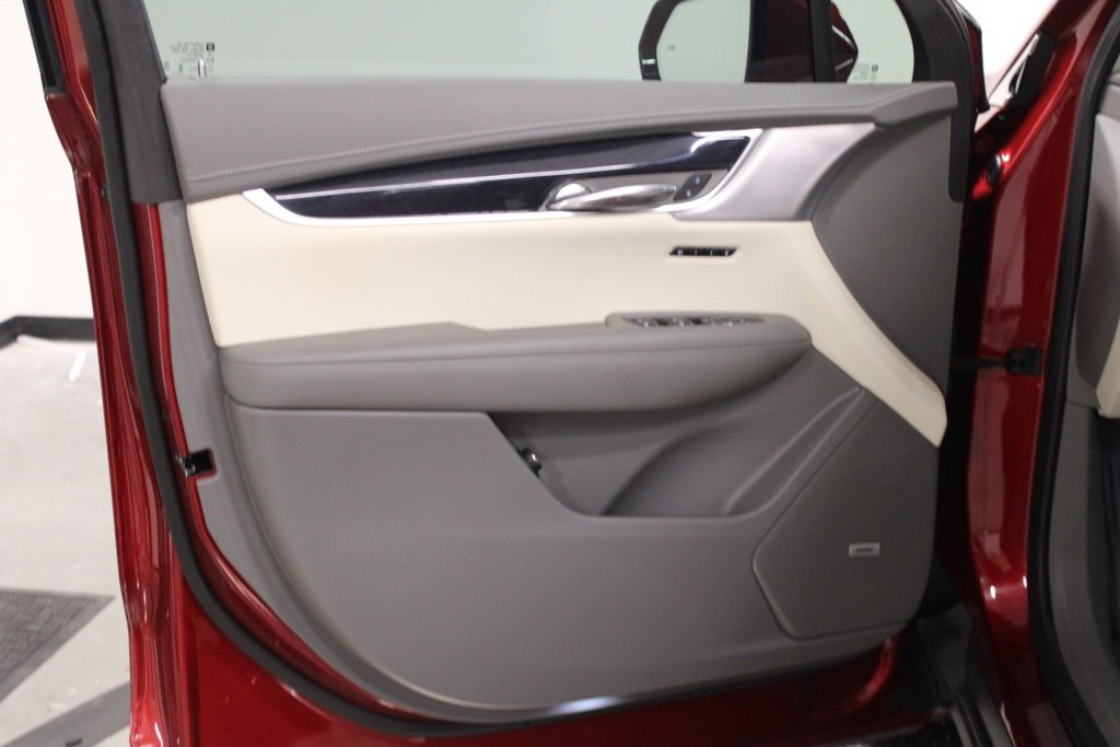 Used 2024 Cadillac XT6 Premium Luxury image 14