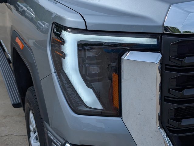 Used 2024 GMC Sierra 2500 Pro AWD/4WD image 4