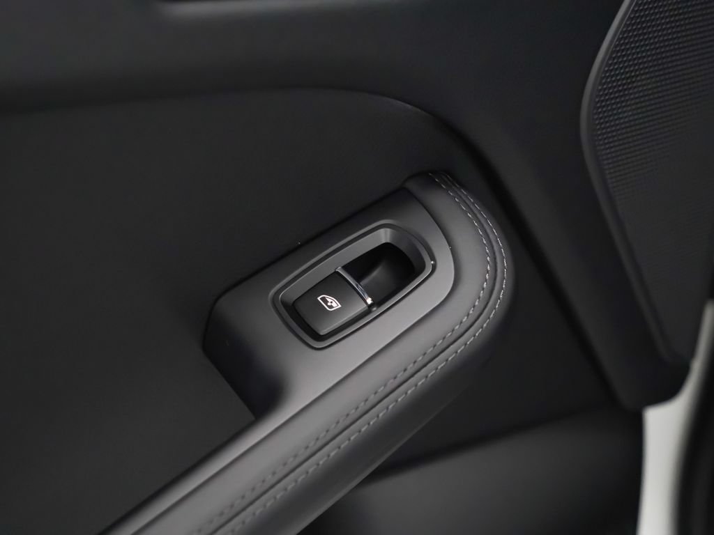 Certified 2026 Porsche Macan Turbo AWD/4WD image 16