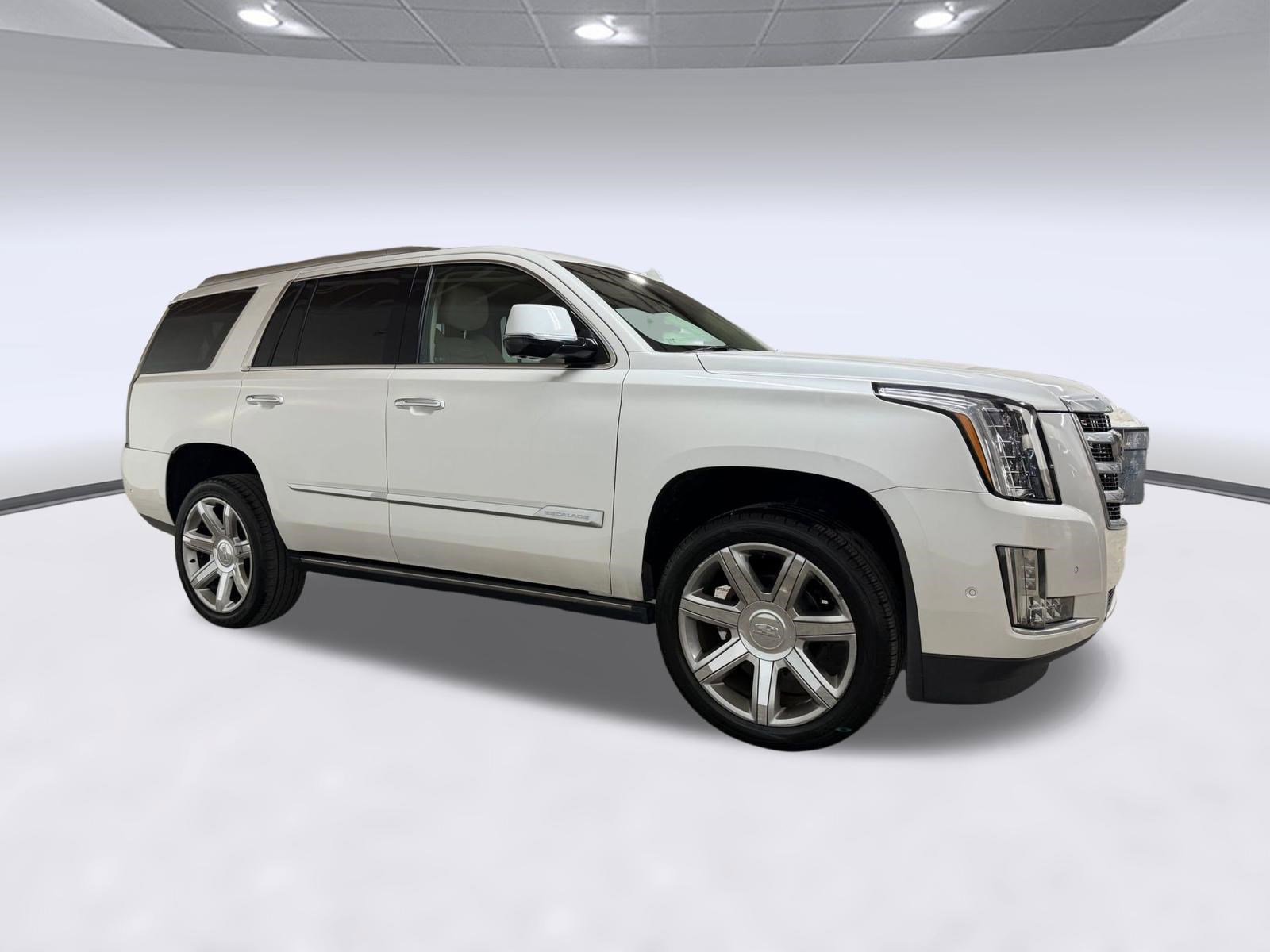 Used 2017 Cadillac Escalade Premium Luxury RWD image 7