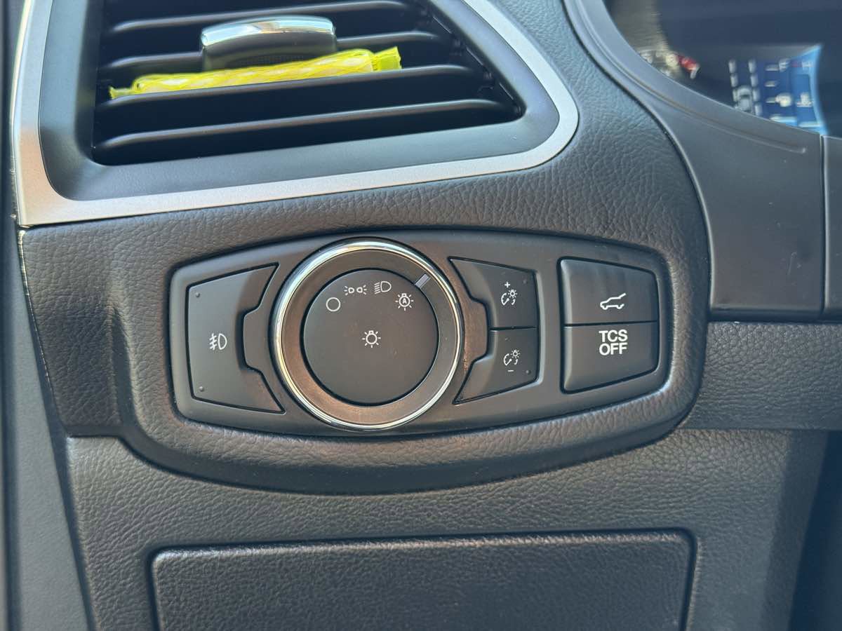 Used 2022 Ford Edge SEL w/ Sport Appearance Package image 32