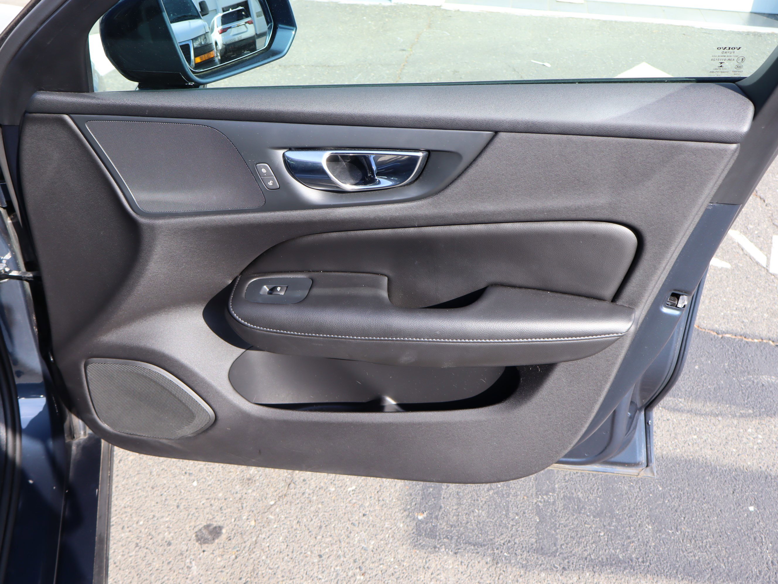 Used 2020 Volvo S60 T6 Momentum image 36