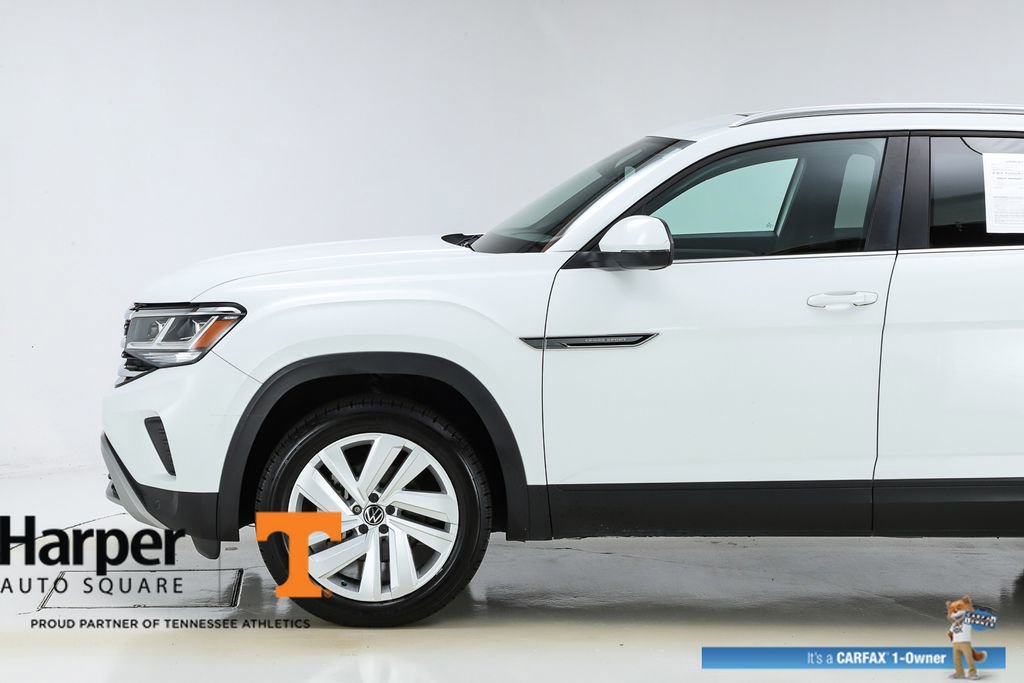 Used 2023 Volkswagen Atlas Cross Sport SE w/ Panoramic Sunroof Package FWD image 3