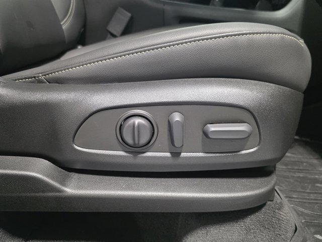 Used 2023 Chevrolet Traverse LT w/ LPO, Floor Liner Package image 12