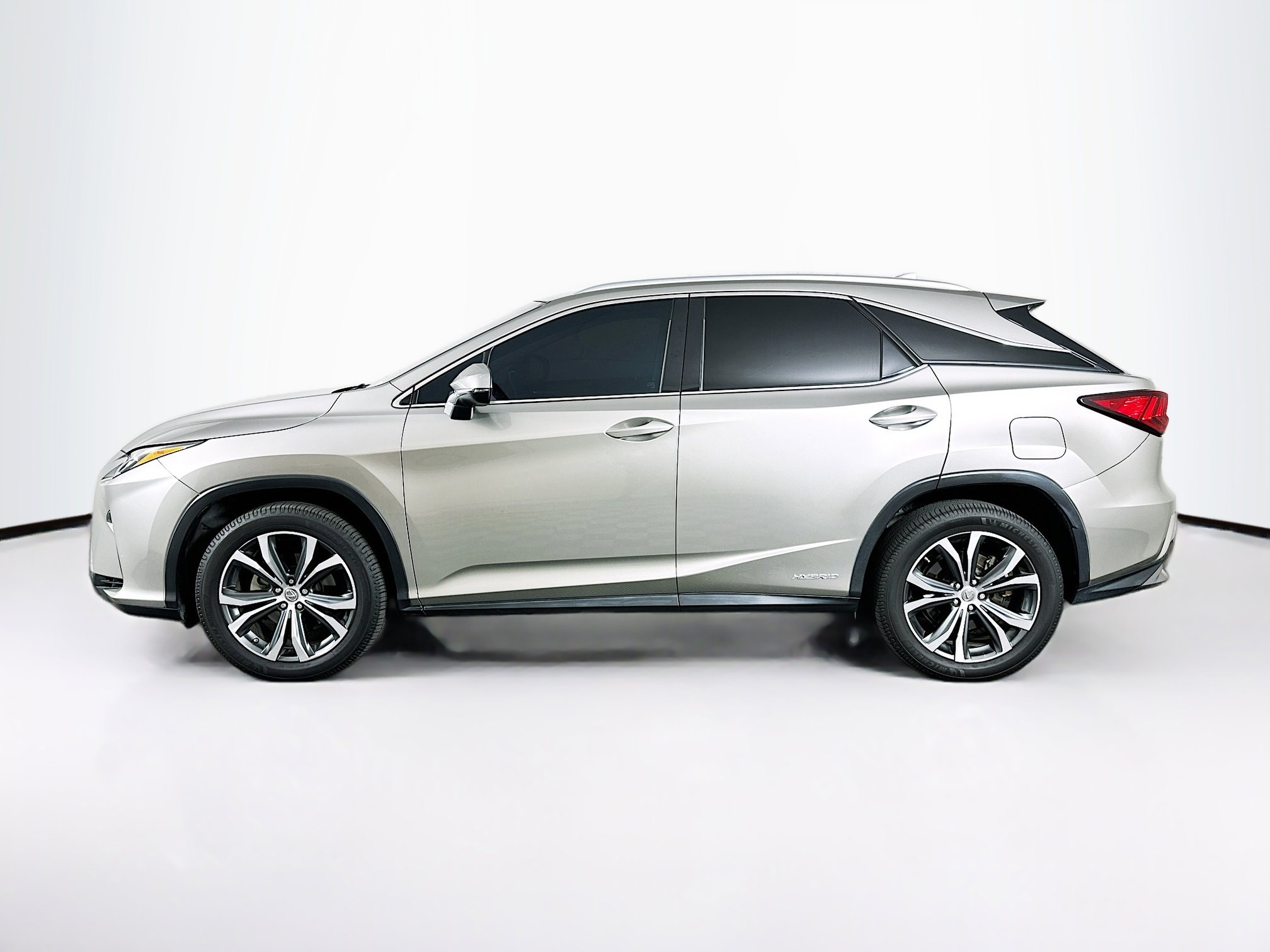 Used 2017 Lexus RX 450h AWD w/ Cold Weather Package image 4