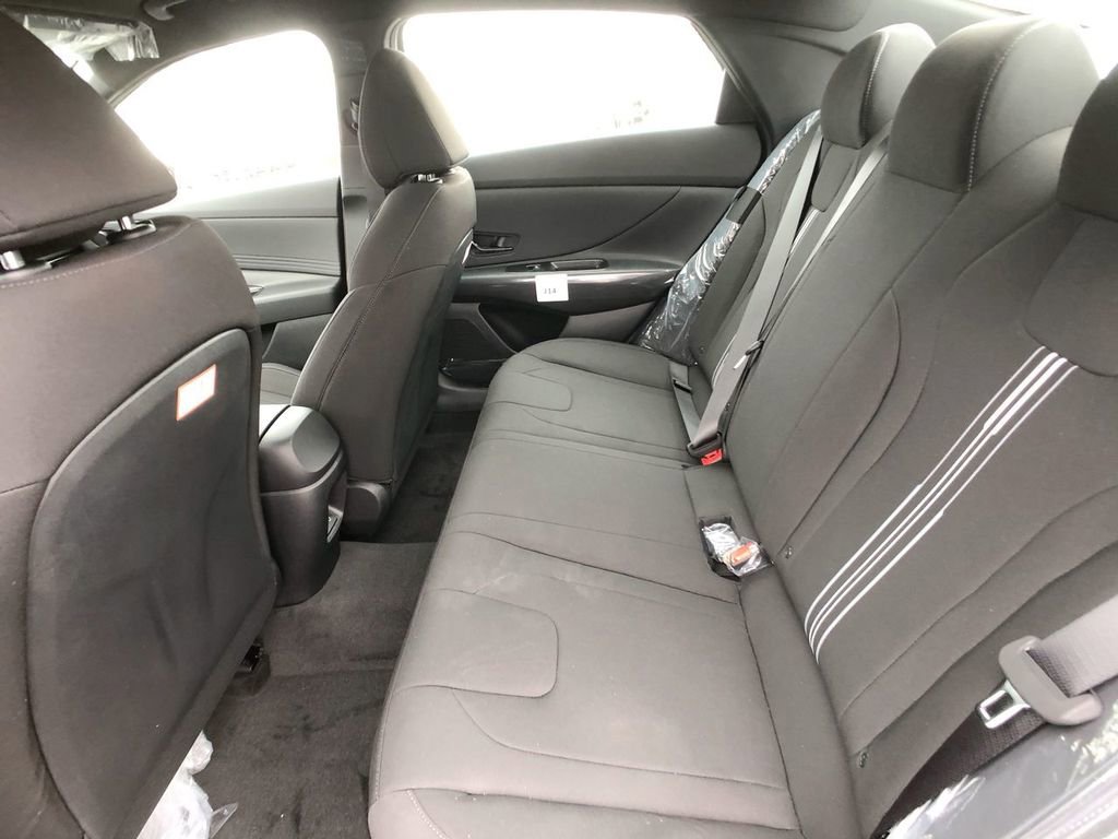 New 2025 Hyundai Elantra SEL image 24