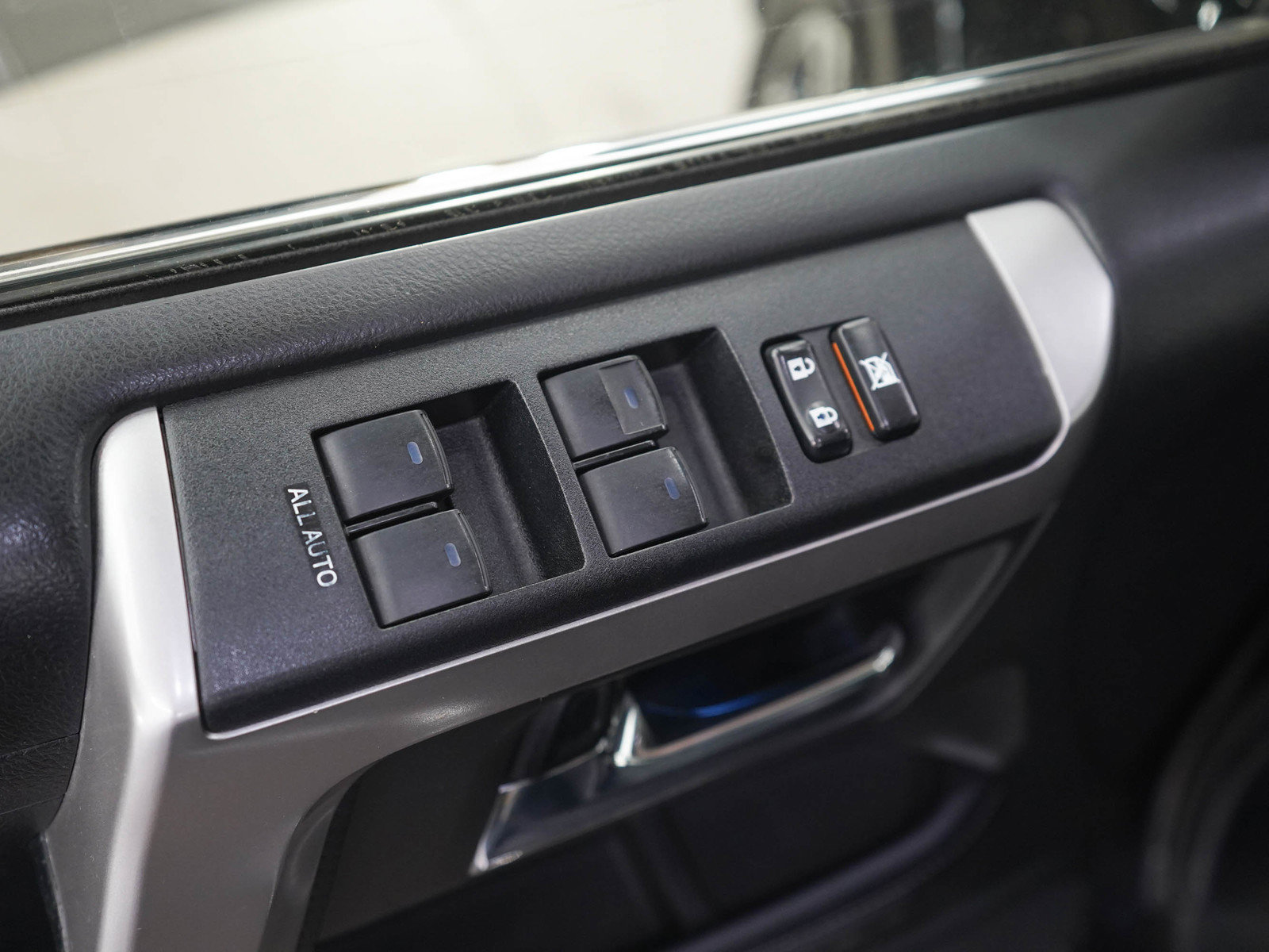 Used 2018 Toyota 4Runner Limited AWD/4WD image 21