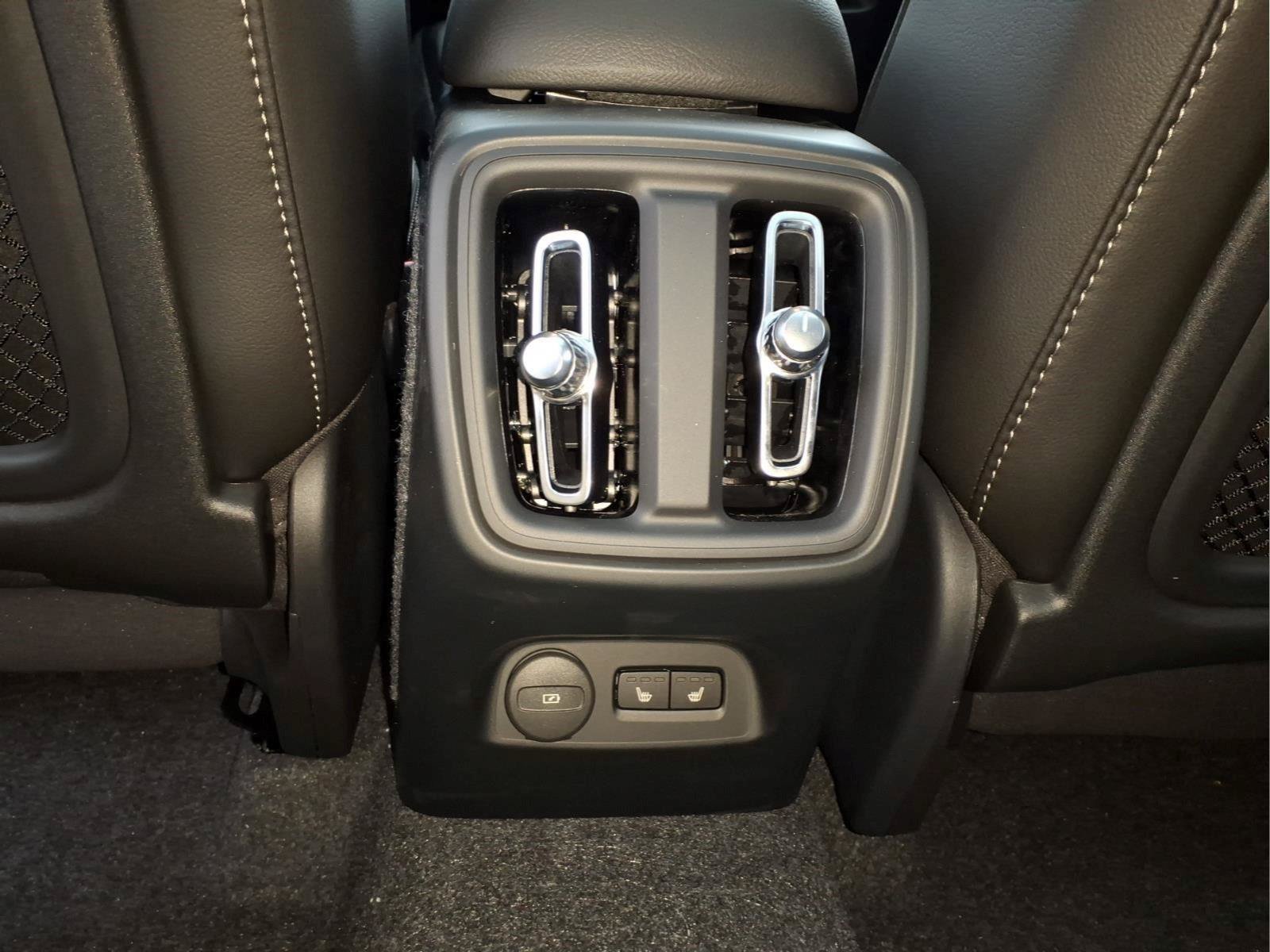 New 2026 Volvo XC40 B5 Plus w/ Protection Package Premier AWD/4WD image 8