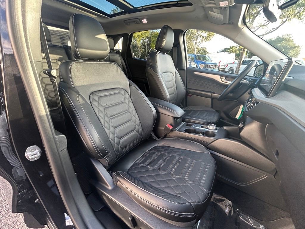 Certified 2024 Ford Escape SE w/ PHEV Premium Package image 30