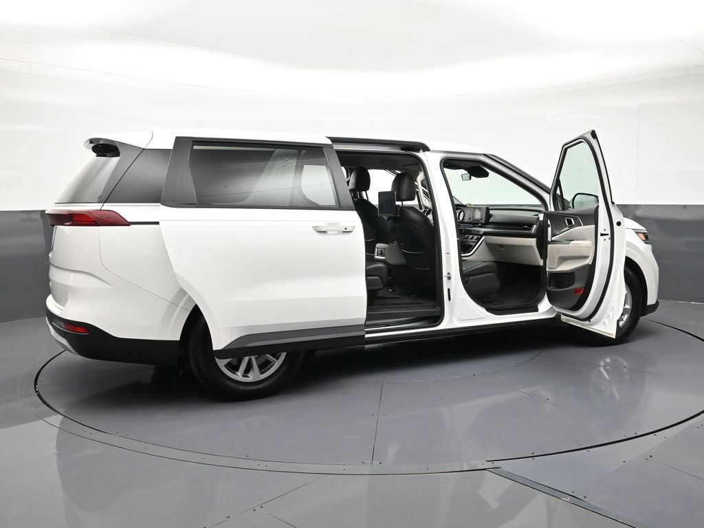 Used 2022 Kia Carnival LX FWD image 33