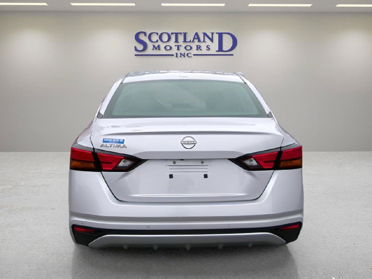 Used 2025 Nissan Altima 2.5 SV FWD image 7