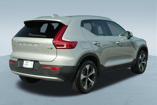 Used 2025 Volvo XC40 B5 Plus AWD/4WD image 9