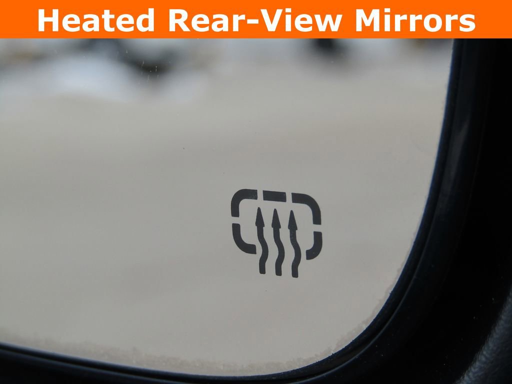 Used 2023 Chrysler Pacifica Touring-L image 9