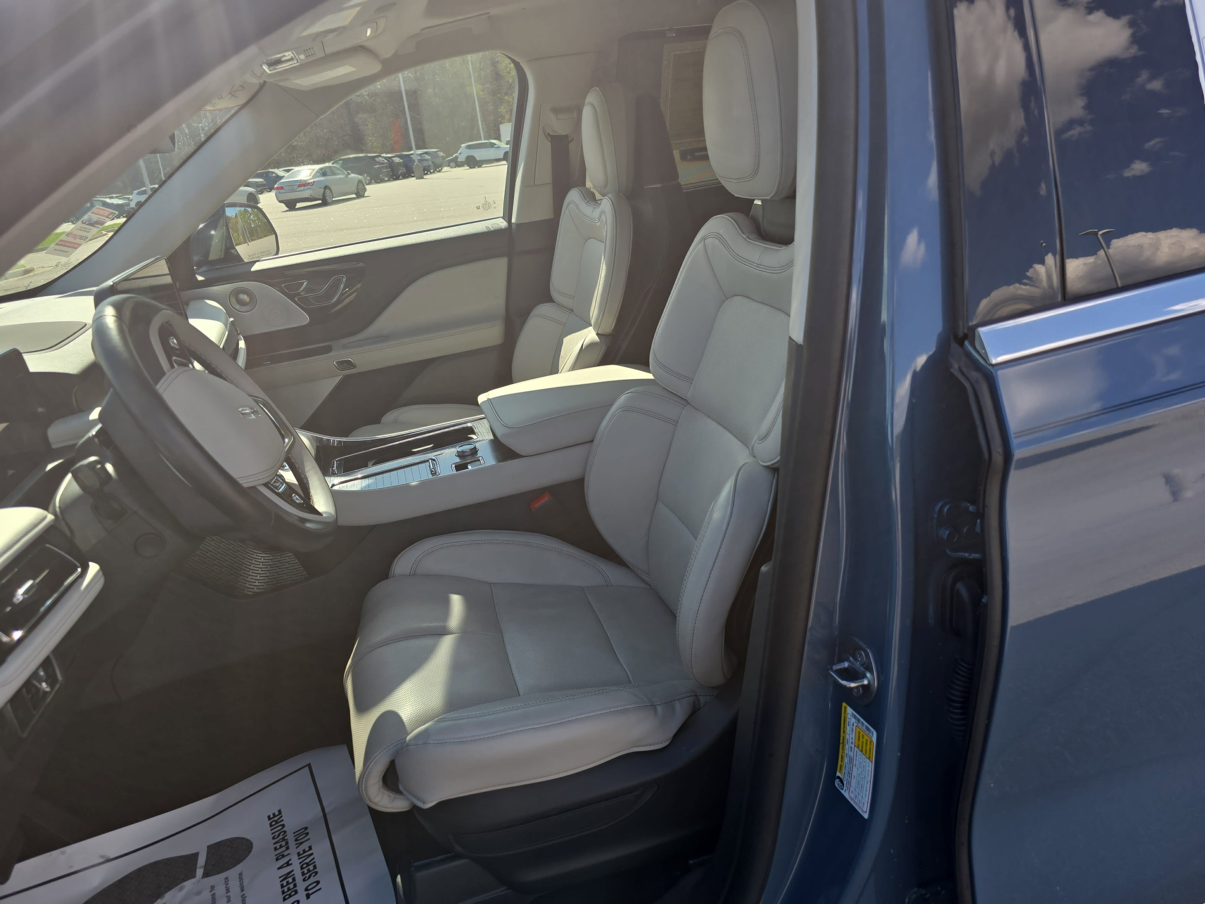 Certified 2025 Lincoln Aviator Reserve w/ Equipment Group 201A AWD/4WD image 14