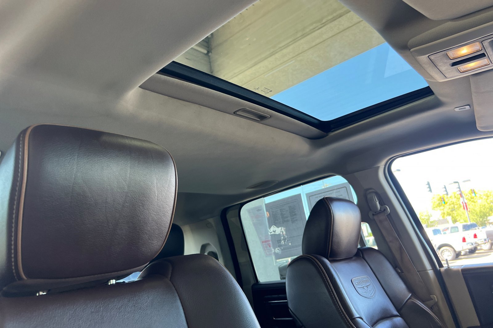 Used 2018 RAM 3500 Laramie Longhorn image 14