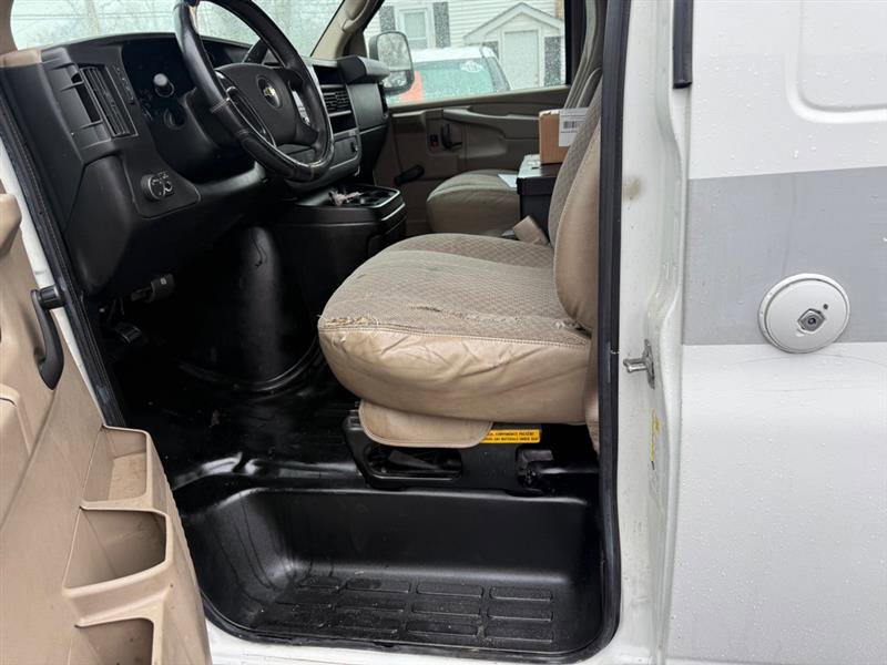 Used 2011 Chevrolet Express 2500 image 11