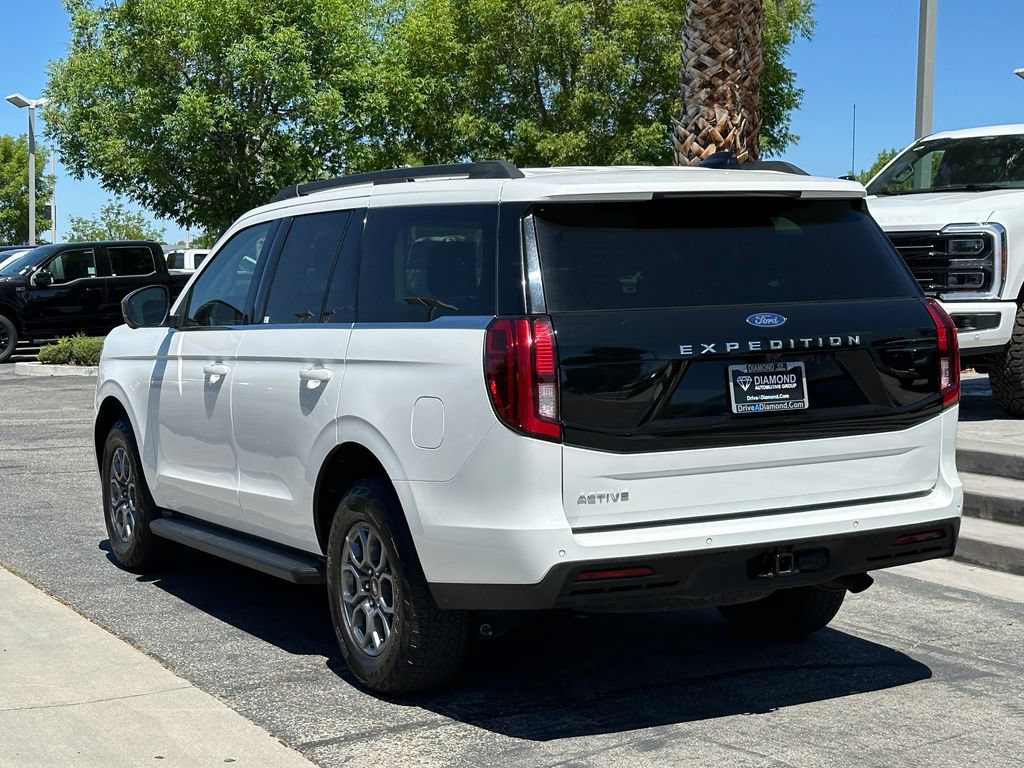 Used 2025 Ford Expedition Active RWD image 4
