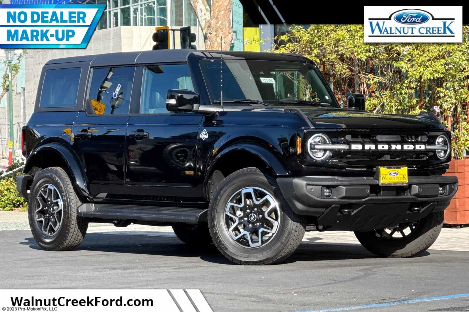 New 2025 Ford Bronco Outer Banks AWD/4WD image 1