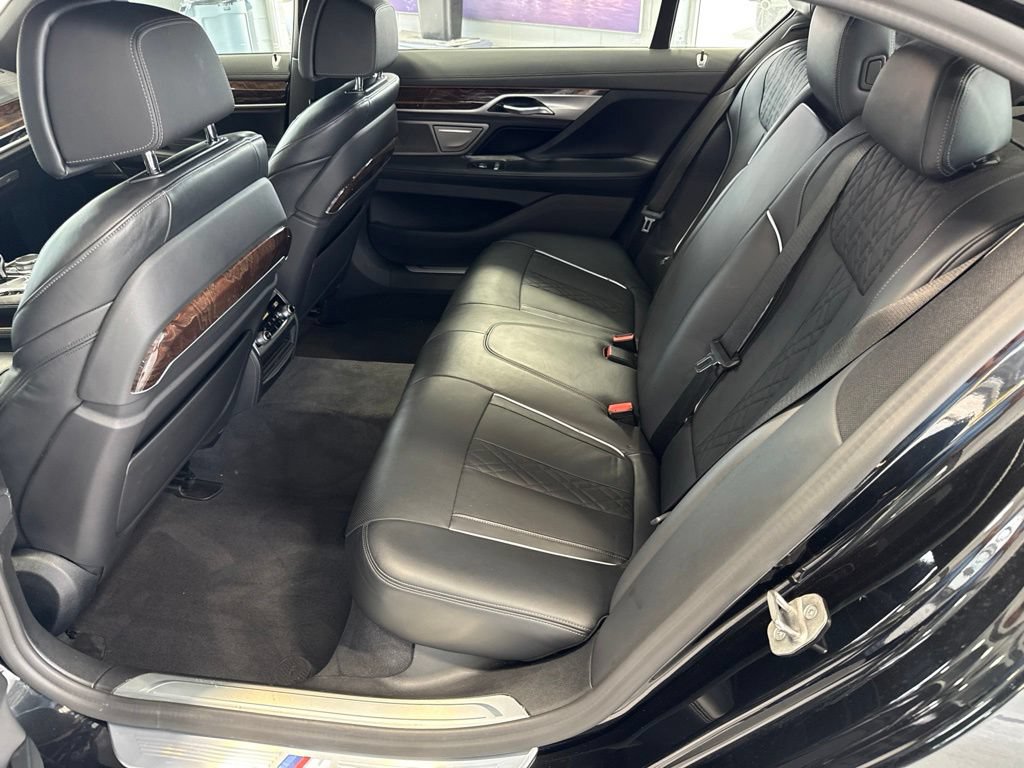 Used 2022 BMW 750i xDrive w/ M Sport Package AWD/4WD image 14