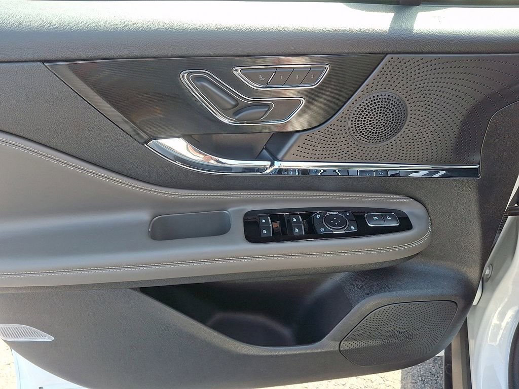 Certified 2023 Lincoln Corsair Reserve w/ Equipment Group 201A AWD/4WD image 12