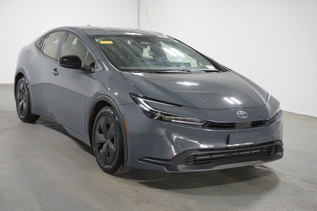 Used 2023 Toyota Prius LE image 3