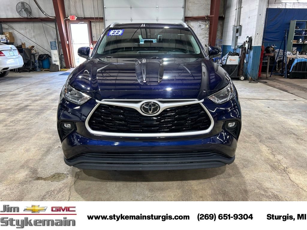 Used 2022 Toyota Highlander XLE AWD/4WD image 11