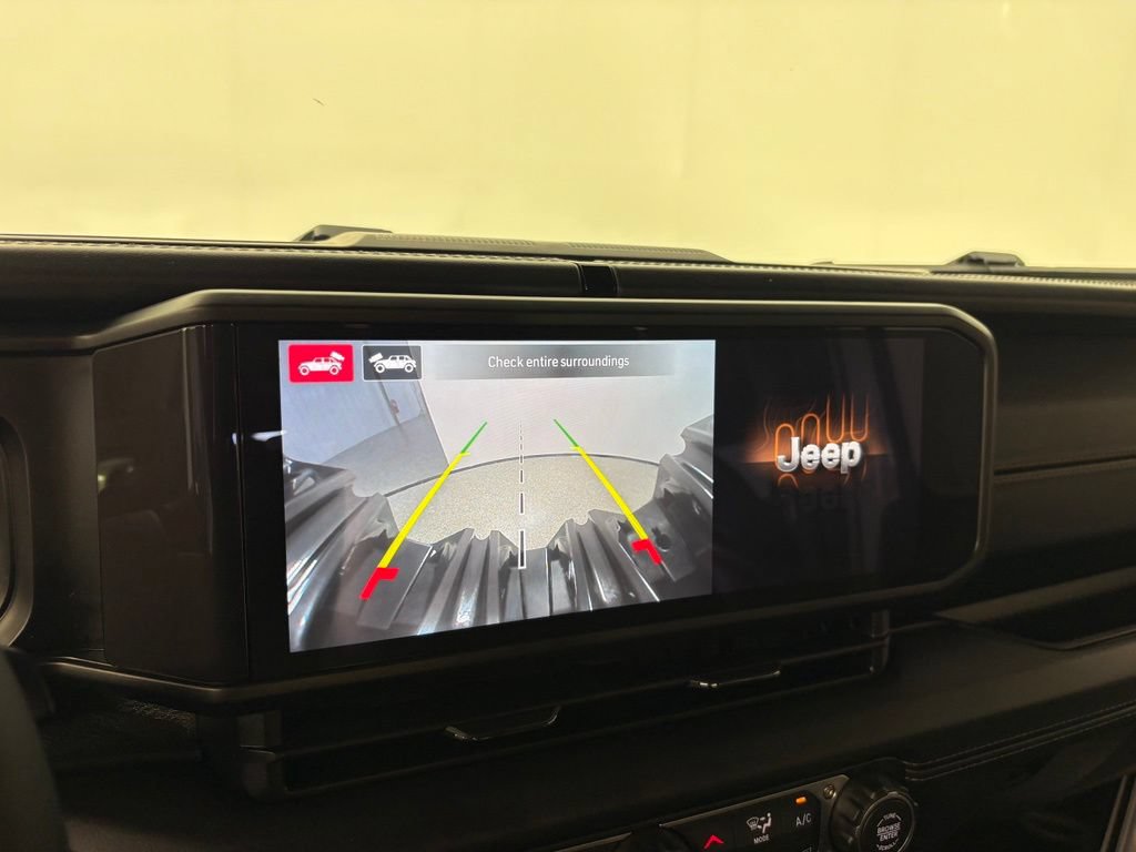 Used 2026 Jeep Wrangler Unlimited Sahara AWD/4WD image 22