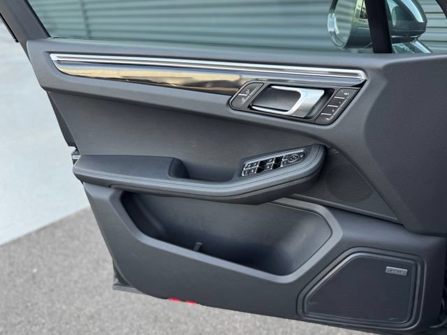 Certified 2026 Porsche Macan AWD/4WD image 13
