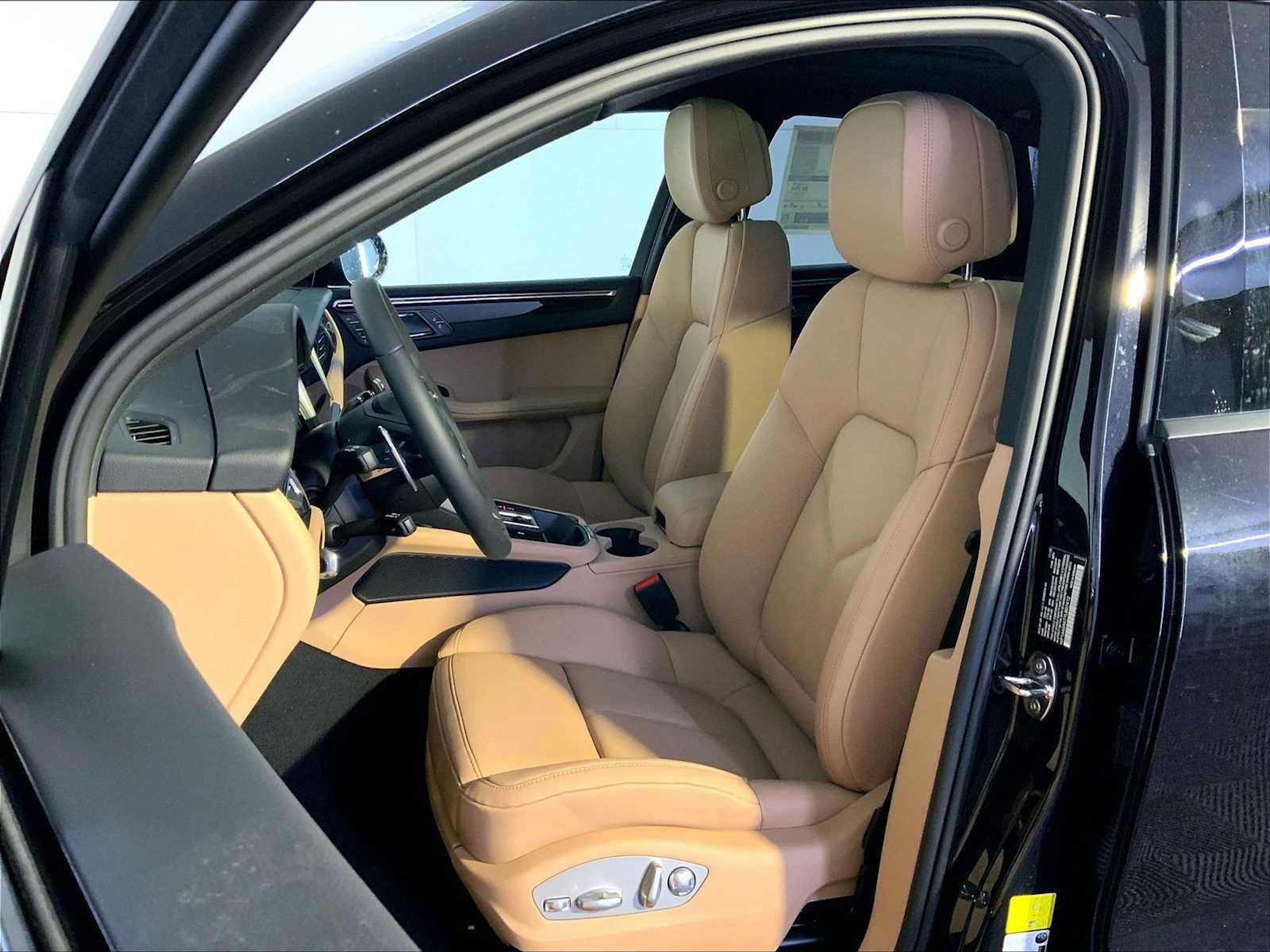 New 2026 Porsche Macan AWD/4WD image 5