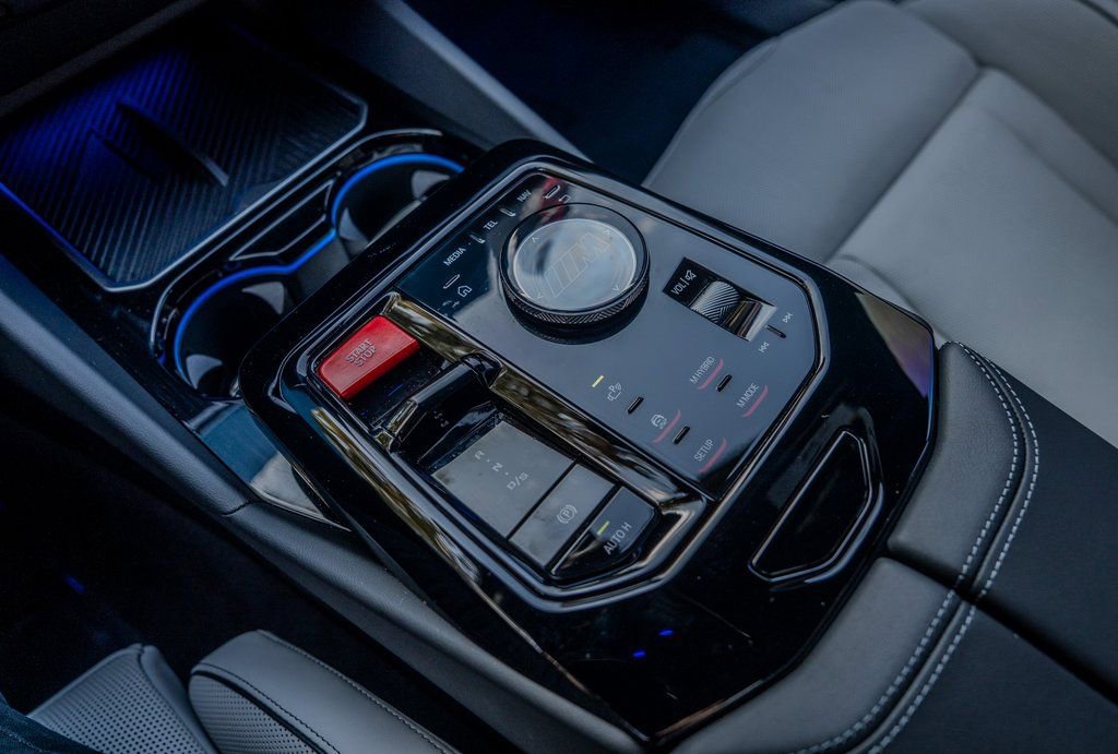 Used 2026 BMW M5 w/ Executive Package image 13