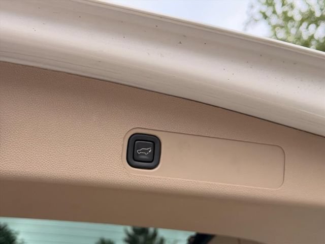 Used 2012 GMC Yukon XL Denali AWD/4WD image 29
