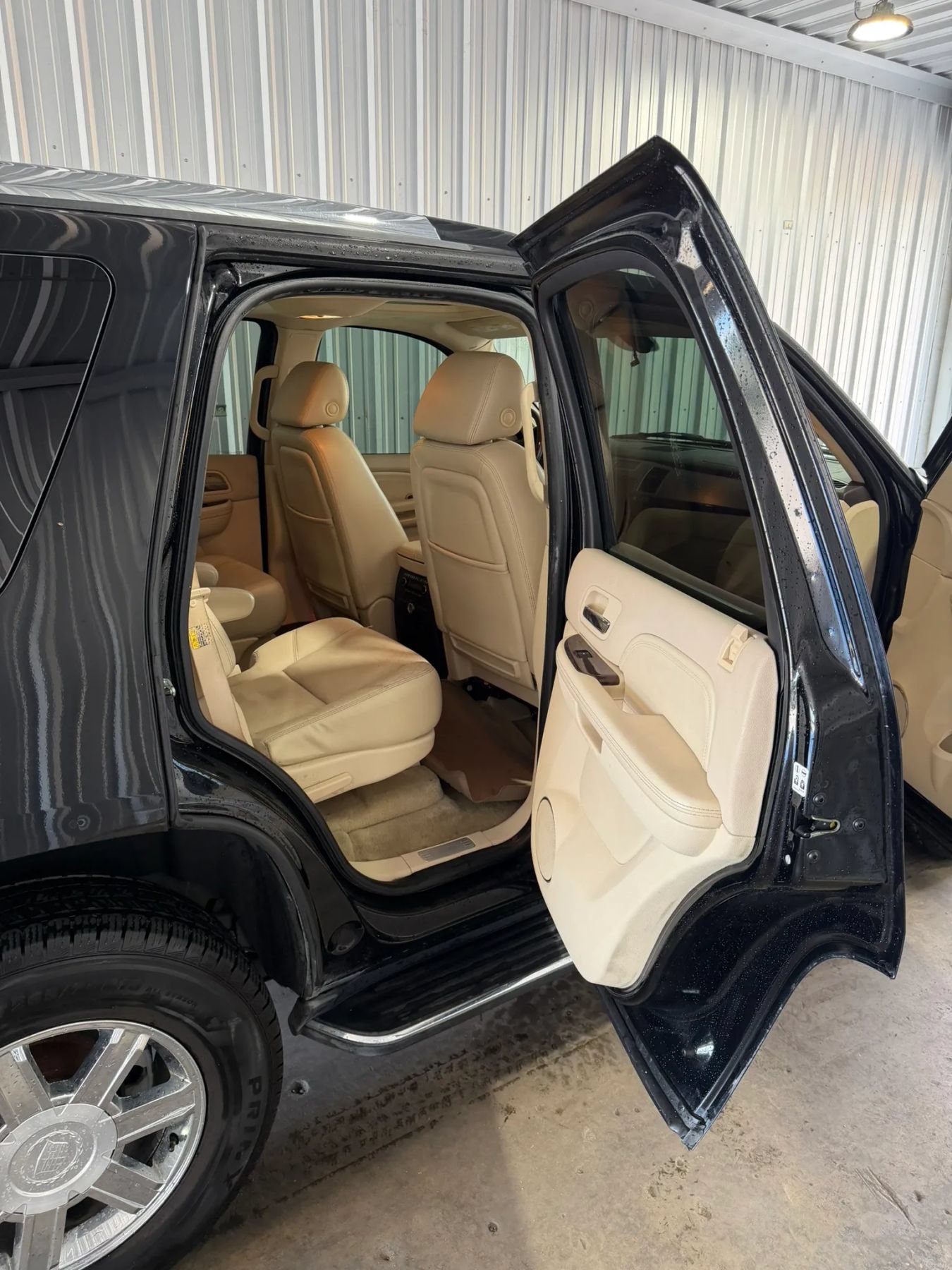 Used 2007 Cadillac Escalade AWD w/ Information Package image 24