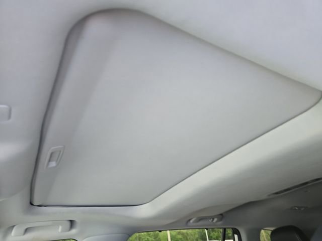 Used 2021 Toyota Highlander XLE image 24