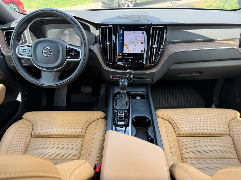Used 2021 Volvo XC60 T5 Inscription w/ Advanced Package AWD/4WD image 2