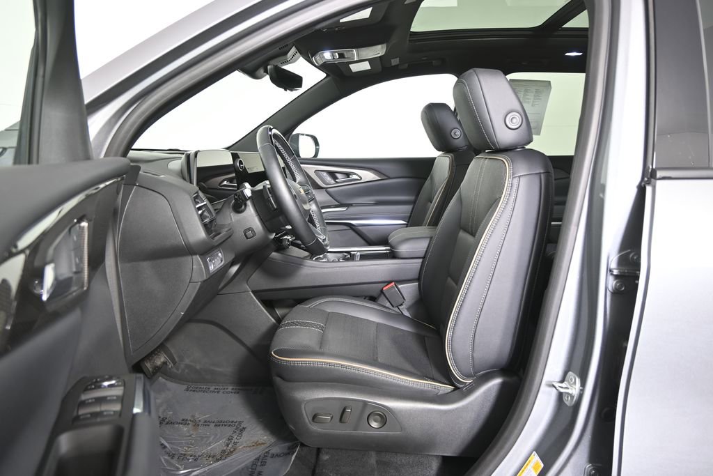 Used 2025 Chevrolet Traverse High Country w/ LPO, Floor Liner Package image 22