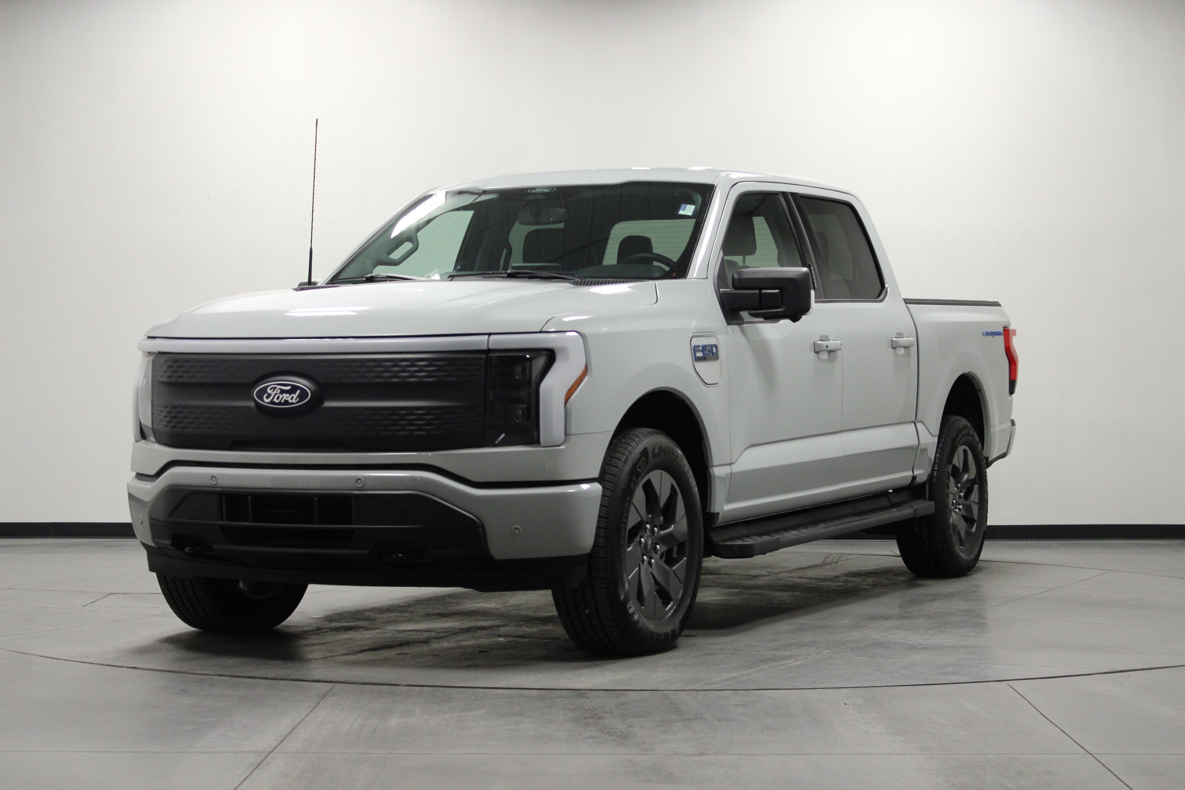 Used 2024 Ford F150 Lightning Flash image 8