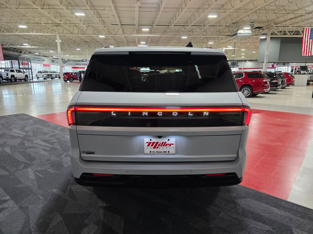 Certified 2025 Lincoln Navigator Reserve w/ Jet Appearance Package image 4