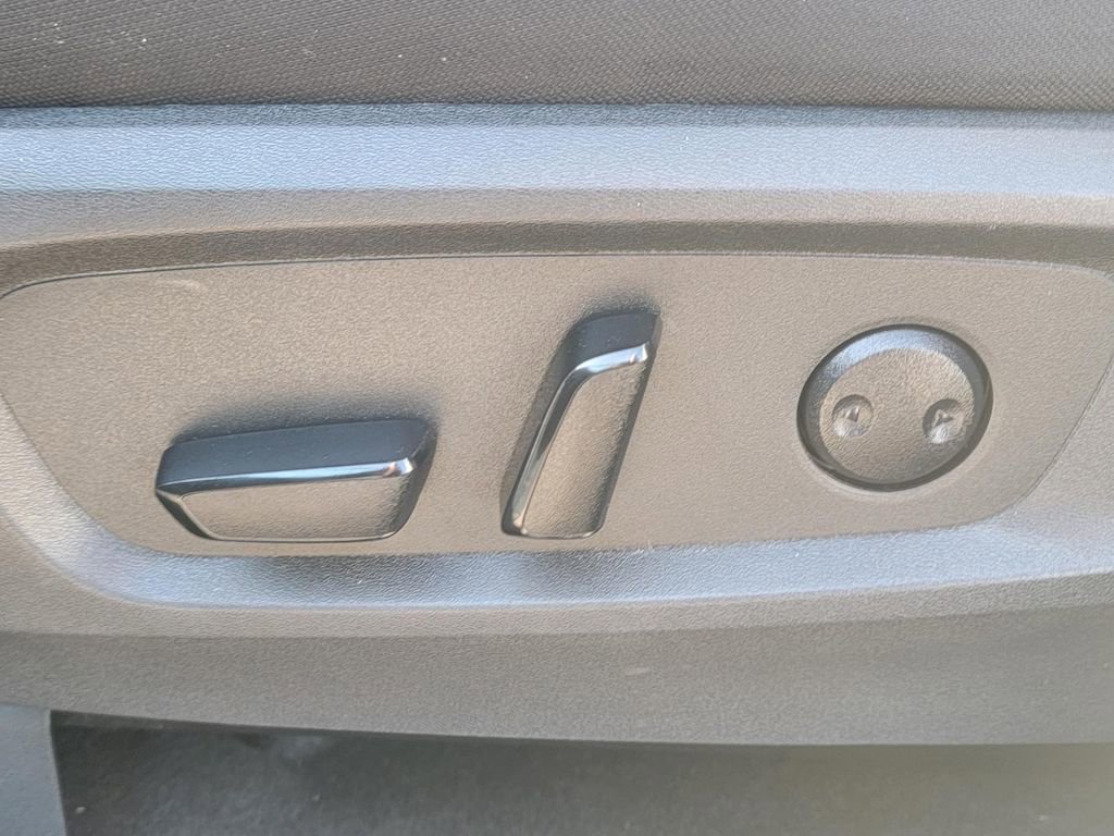 Used 2024 Nissan Pathfinder SV AWD/4WD image 40