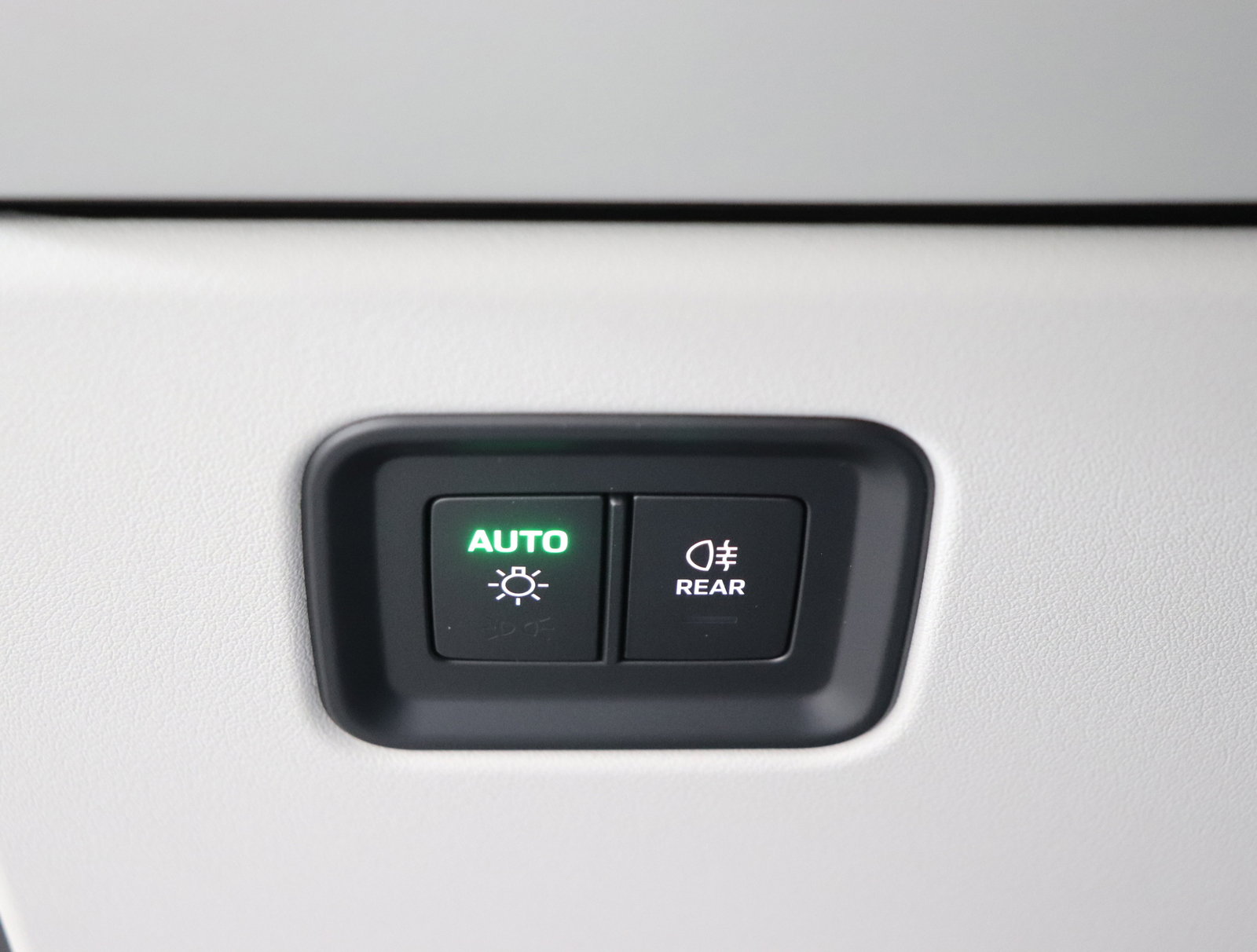 Used 2025 Porsche Macan 4S Electric image 31