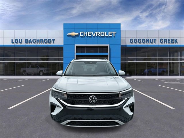 Used 2024 Volkswagen Taos SE image 3