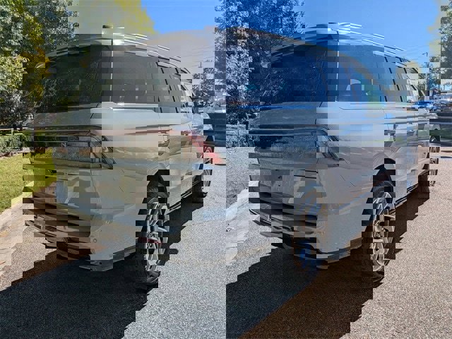 New 2025 Lincoln Navigator Reserve image 3