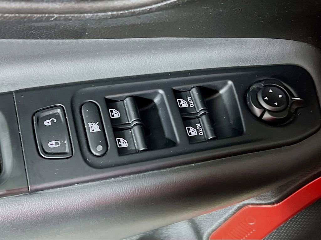 Used 2018 Jeep Renegade Trailhawk w/ UConnect 8.4 Nav Group AWD/4WD image 17