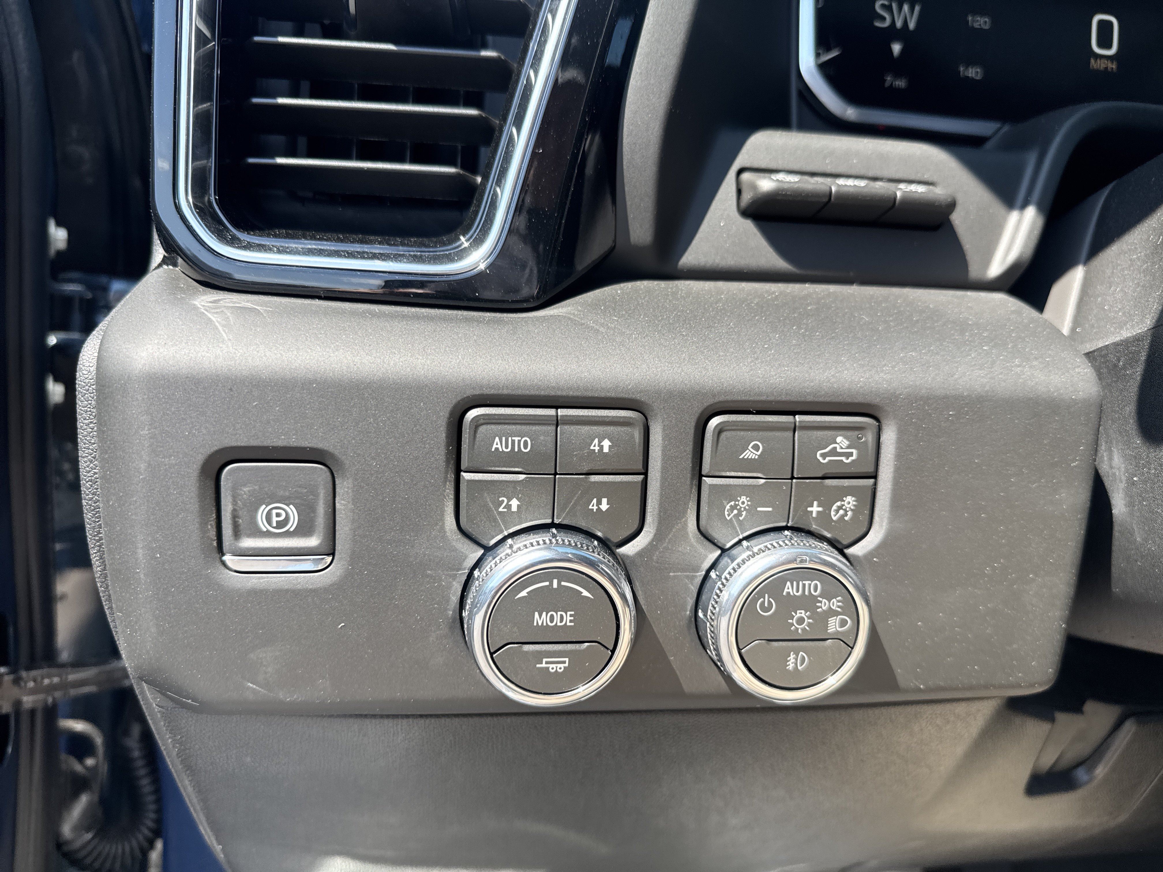 New 2026 GMC Sierra 2500 Denali w/ Denali Reserve Package AWD/4WD image 32